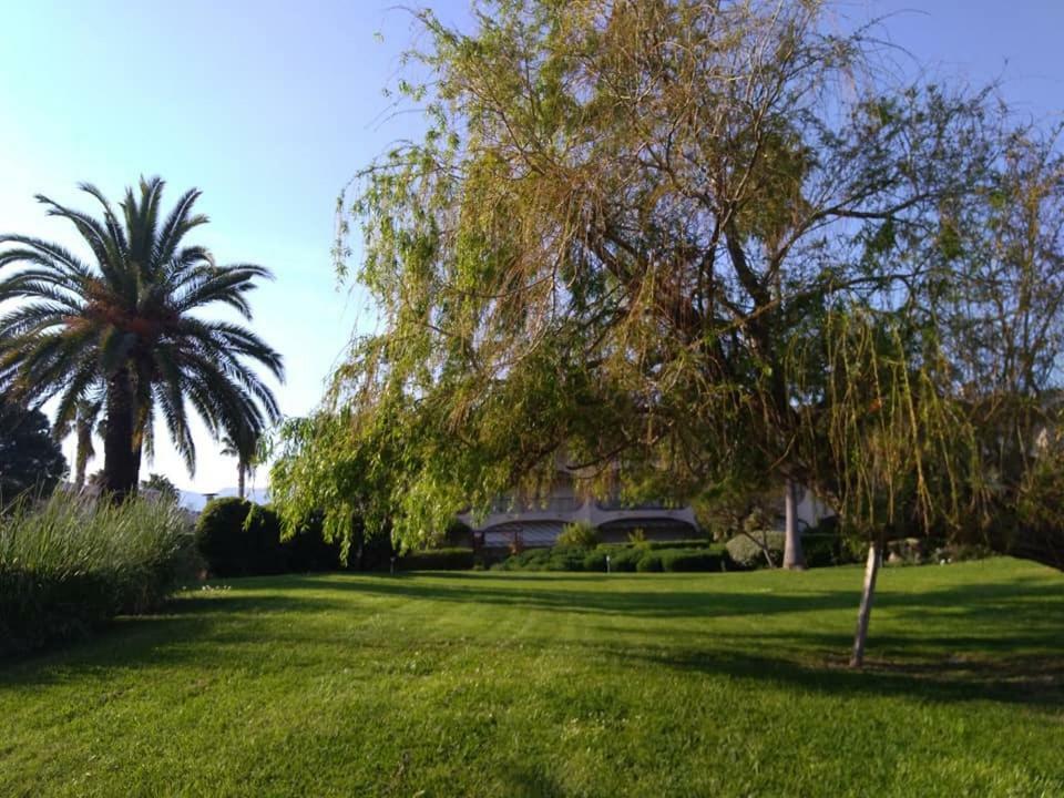 Bel Appartement Les Pieds Dans L'Eau Villeneuve-Loubet Exterior photo