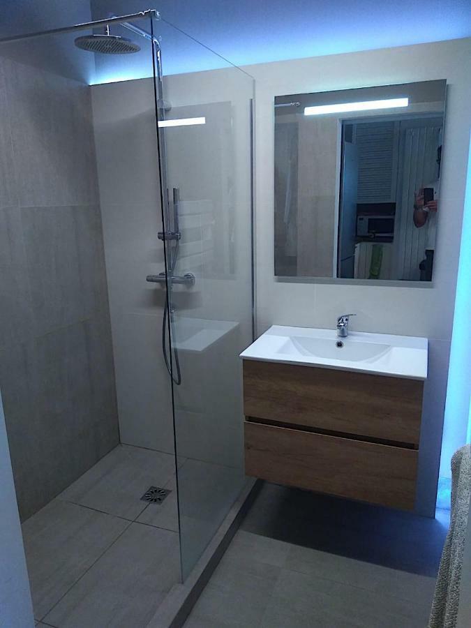 Bel Appartement Les Pieds Dans L'Eau Villeneuve-Loubet Exterior photo
